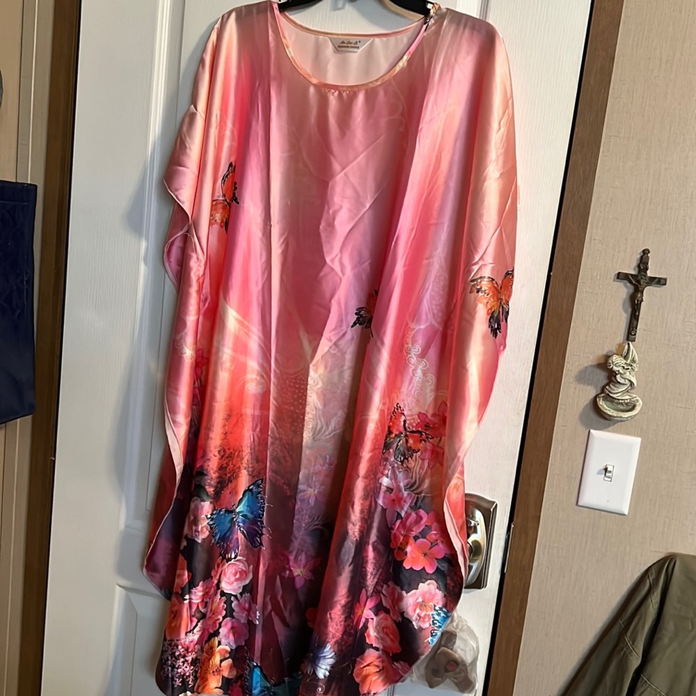 Ao Lai Li fashion dress.         T805